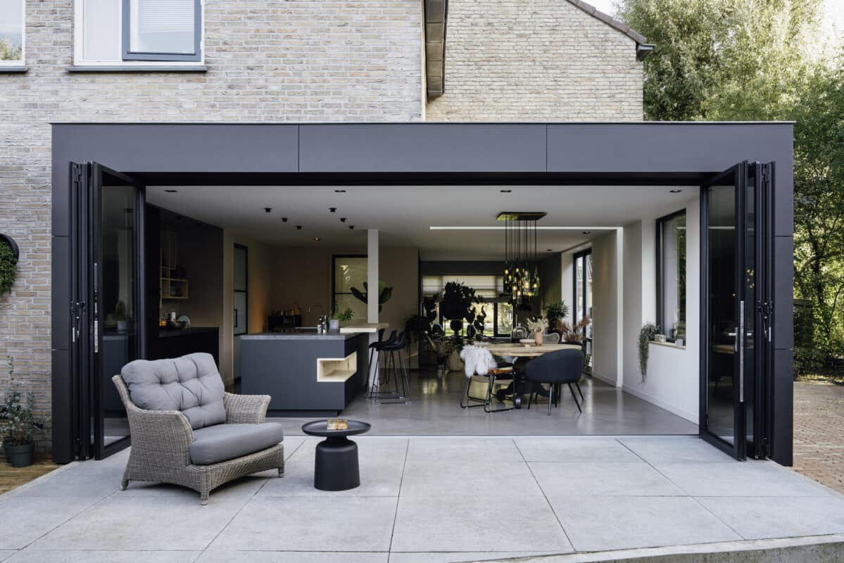 Solarlux Bifold Doors in Wiltshire. Expert Installation by CBP 2 solarlux glas faltwand ecoline ref01806 9640