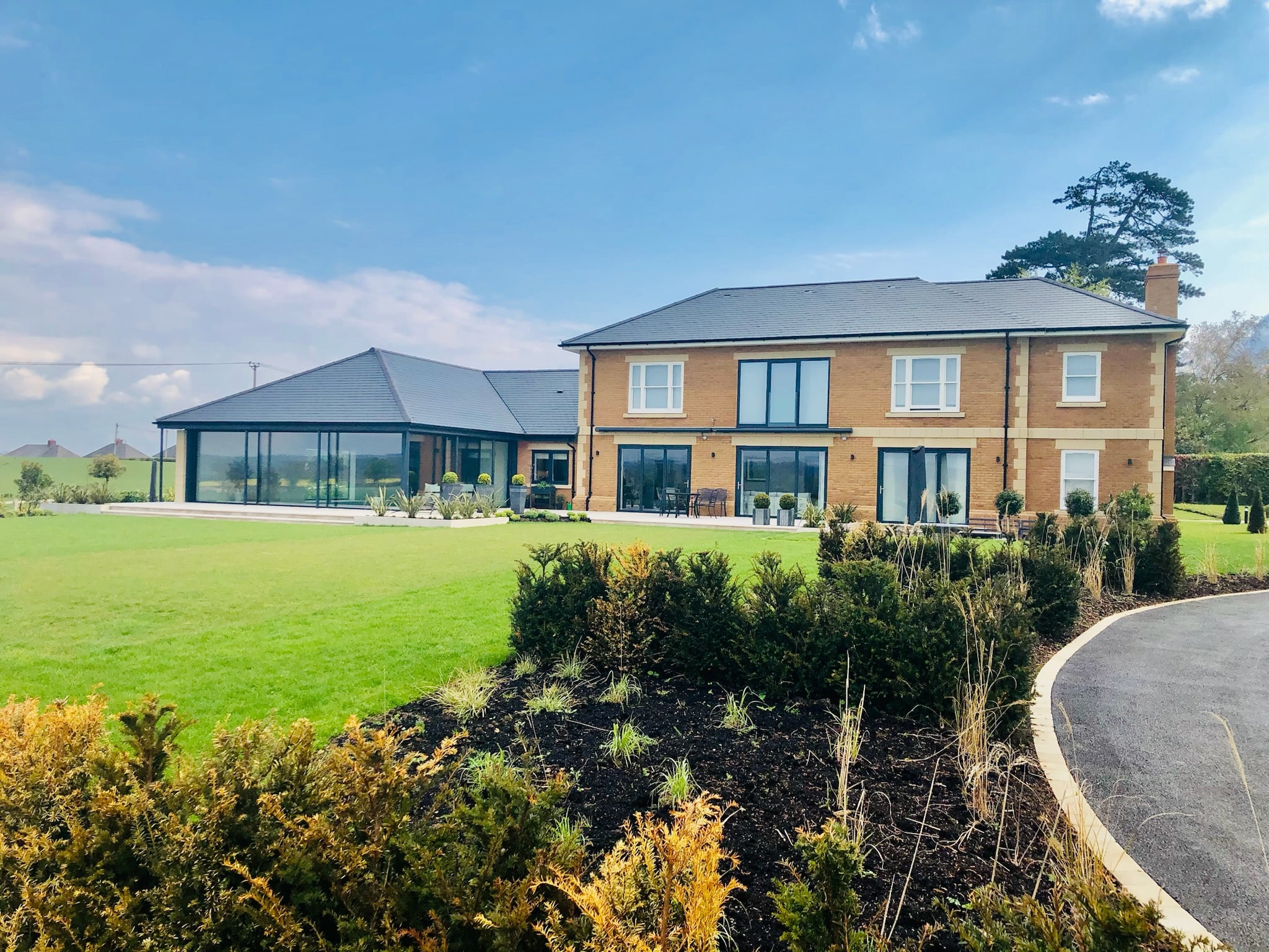 Beckington, Frome. Cero III Sliding Doors and Architectural Glazing