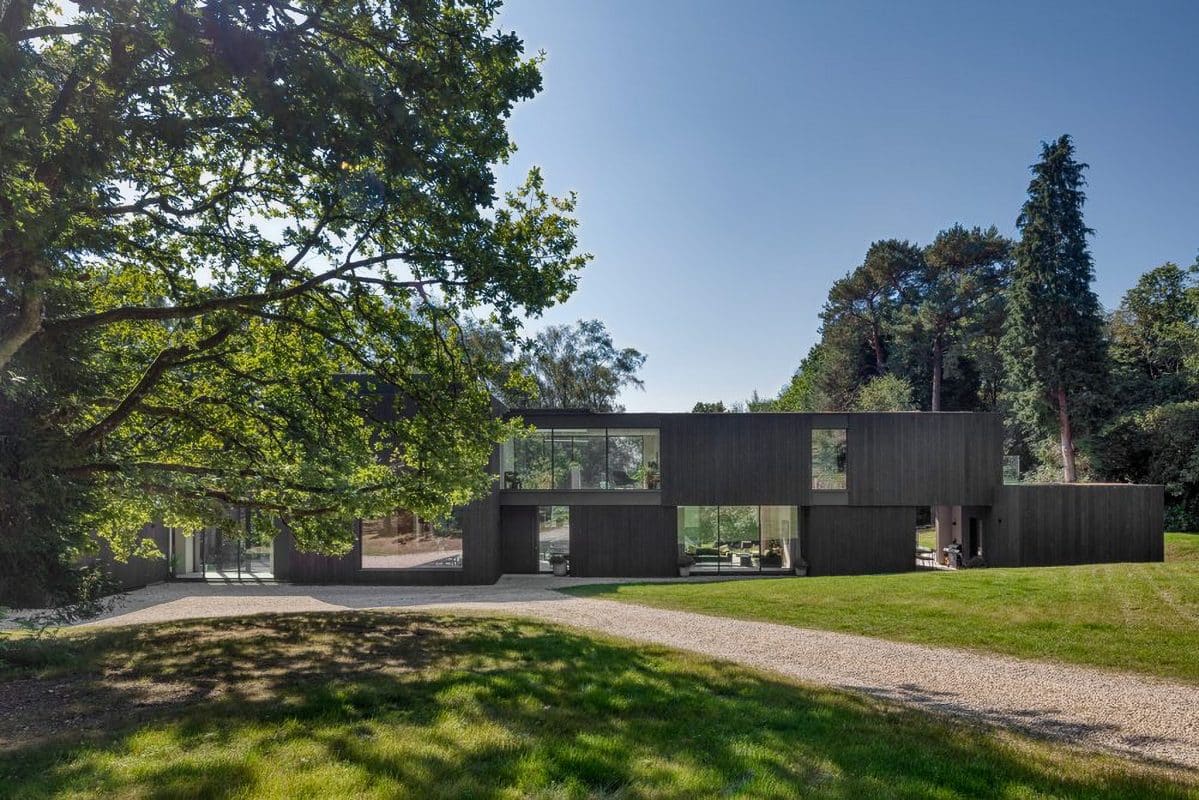 Smart Systems MC600 curtain walling in a modern surry mansion with extensive lawns